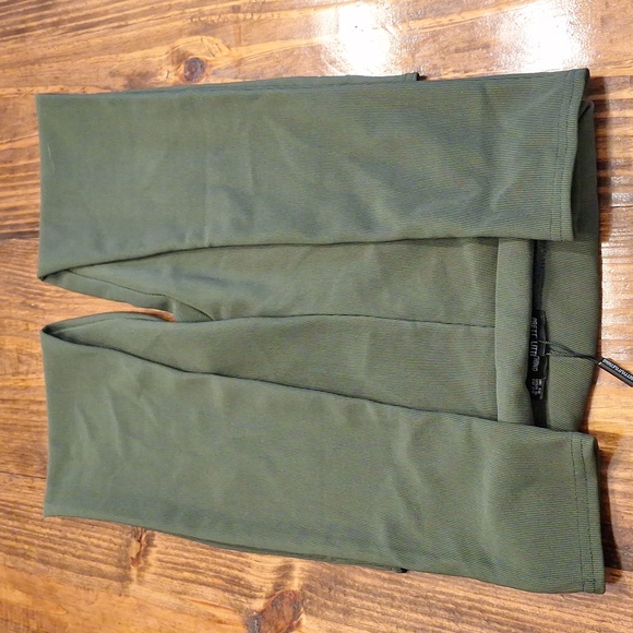 NWT PrettyLittleThing Army Green High Rise Hip Cut Out Leggings Size 6 - Picture 6 of 9